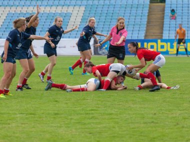 Dnipro, Ukrayna - 23 Haziran 2018: Rugby Europe kadınlar yedili Kupası 2018. Çek Cumhuriyeti ve Norveç takımları