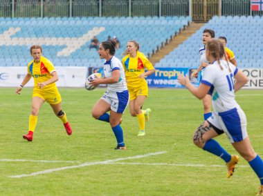 Dnipro, Ukrayna - 23 Haziran 2018: Rugby Europe kadınlar yedili Kupası 2018. Romanya ve İsrail takımları