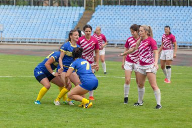 Dnipro, Ukrayna - 23 Haziran 2018: Rugby Europe kadınlar yedili Kupası 2018. Ukrayna ve Letonya takımları