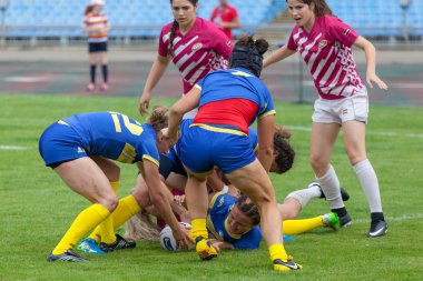 Dnipro, Ukrayna - 23 Haziran 2018: Rugby Europe kadınlar yedili Kupası 2018. Ukrayna ve Letonya takımları