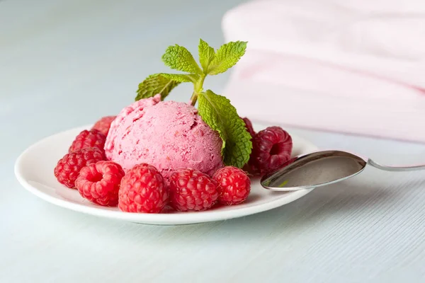 Raspberry Ice Cream Berries Mint Leaves Light Background — Stock Photo, Image