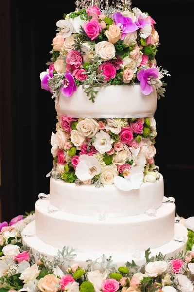 Wedding details - tasty wedding cake dessert with decoration
