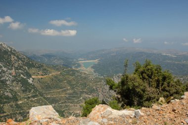 Göl kenarında Lassithi Yaylası görüntüleyin