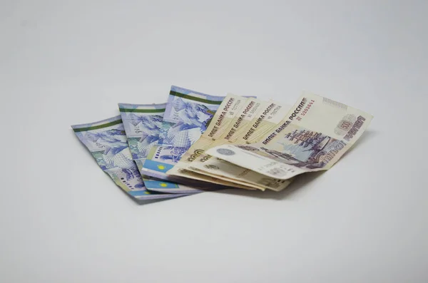 Billetes Rusos Kazakhatan Aislados Rublos Tenge Dispersión Rublos Rusos Kazajstán — Foto de Stock