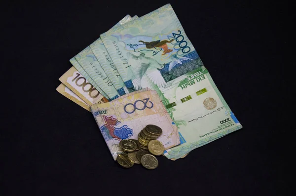 Monedas Sobre Fondo Negro Monedas Kazajstán Tenge Sobre Fondo Negro — Foto de Stock