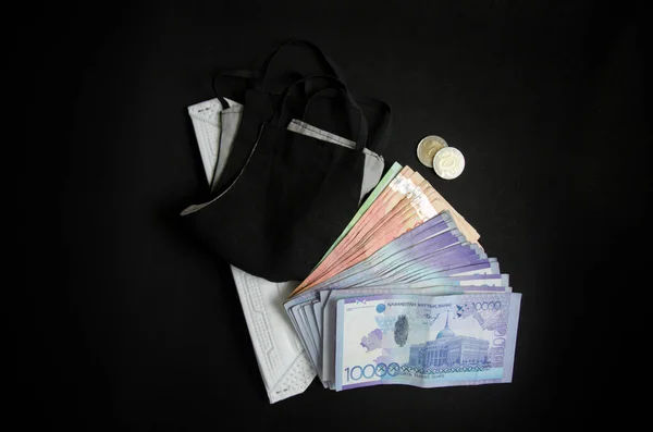 Dinero Kazajo Una Máscara Antiviral Kazajstán Tenge Billetes Monedas Durante — Foto de Stock