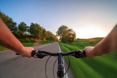 Bisikletçileri gözlerinden görüntülemek.