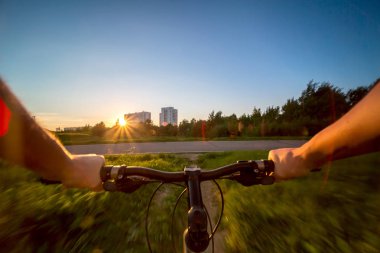 Bisikletçileri gözlerinden görüntülemek.