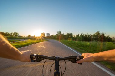 Bisikletçileri gözlerinden görüntülemek.