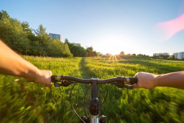 Bisikletçileri gözlerinden görüntülemek.