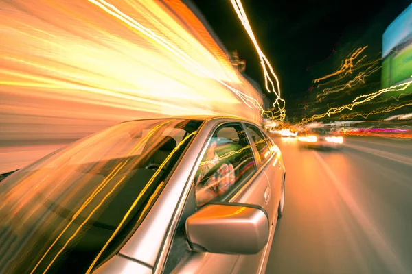 Cidade noturna de carro — Fotografia de Stock