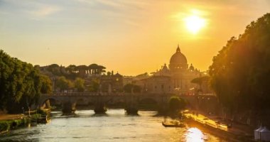Tiber Nehri video lapse zaman gece gün görülen Vatikan.