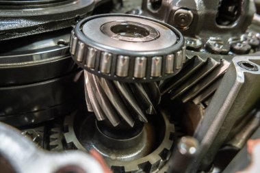 Araba vites kutusu onarım otomotiv onarım atölye garaj makinist