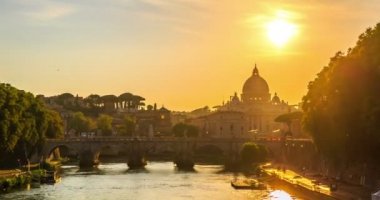 Roma manzarası st. Peter Bazilikası Vatikan Tiber Nehri video lapse zaman gece gün görülen.