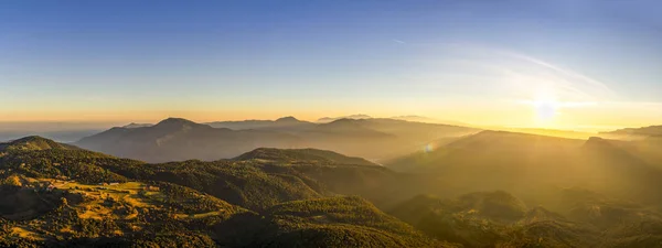 Panorama Pirinéus catalães ao pôr-do-sol — Fotografia de Stock