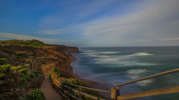 Noche en la playa en luna timelapse luz — Vídeo de stock