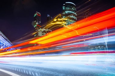 Işık parkurları ile modern ofis binaları