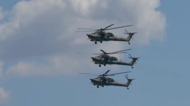 Moskova semalarında savaş helikopterleri