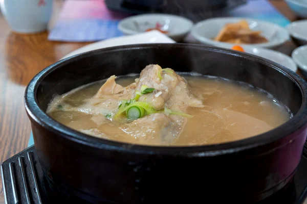 Zupa Kurczaka Samgyetang Żeń Szenia Korean Food — Zdjęcie stockowe