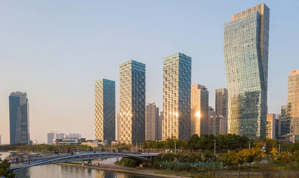 Solnedgång vid Songdo Central Park. Incheon, Sydkorea. — Stockfoto