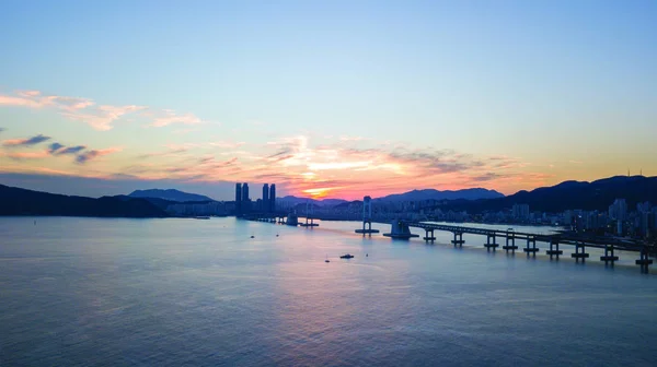 Letecký pohled na Gwangan Bridge v Busan City v Jižní Koreji — Stock fotografie