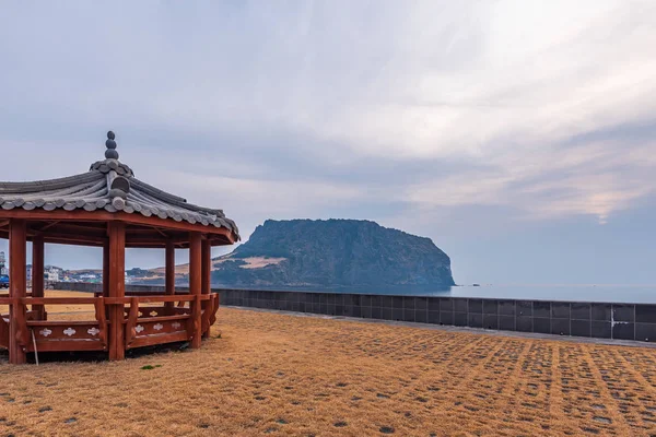 Sunrise w: Seongsan Ilchulbong in Jeju Island, South Korea — Zdjęcie stockowe