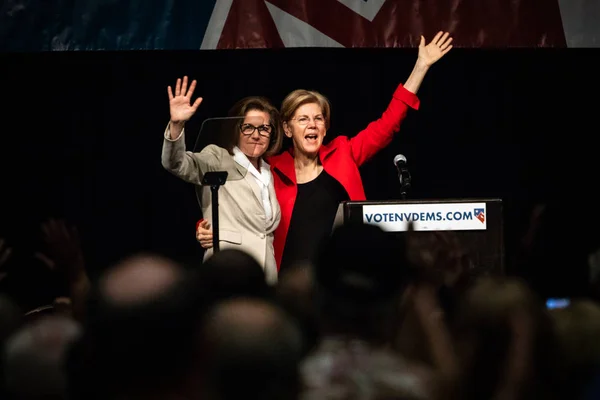 Reno Junio 2018 Elizabeth Warren Catherine Cortez Masto Saludan Multitud — Foto de Stock