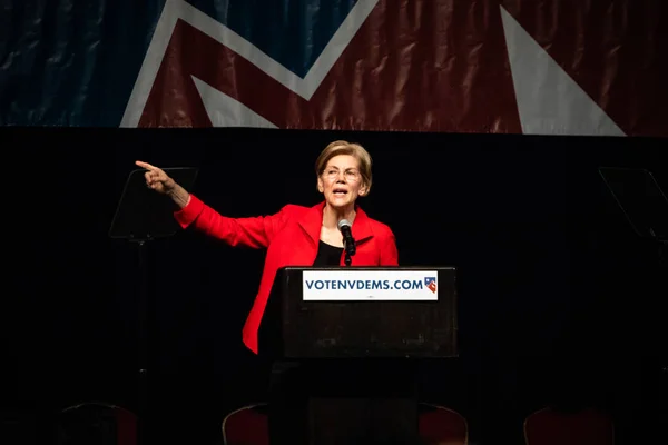 Reno Junio 2018 Elizabeth Warren Señala Con Emoción Convención Demócrata — Foto de Stock
