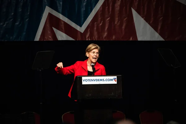 Reno Junio 2018 Elizabeth Warren Señala Con Emoción Convención Demócrata — Foto de Stock