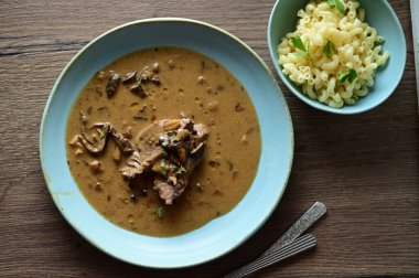 Hint baharatlı, baharatlı, baharatlı, baharatlı, körili, pirinç ve sebzeli.