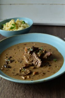 Mantarlı sığır eti çorbası.