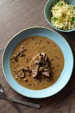 Tavuk ve mantar çorbası.