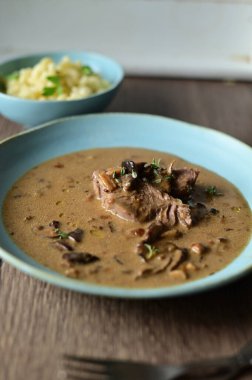 Kasede sebzeli biftek güveci.