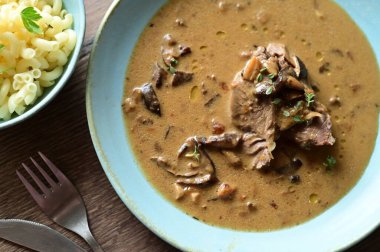 Sebze ve patates ile sığır eti güveç