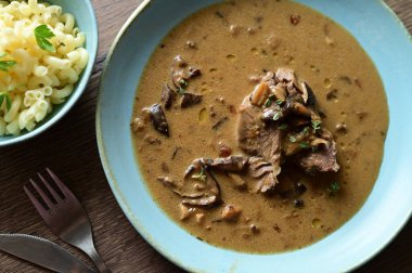 Pirinç ve baharatlı Hint körisi