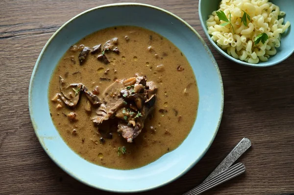 Biftek, pilav ve köri..