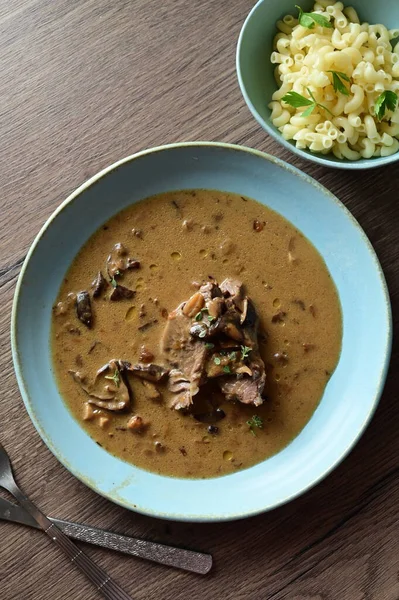 Tavuk ve mantar çorbası.