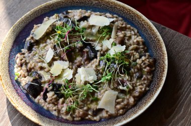 Mantarlı ve parmesanlı risotto