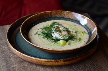 Kremalı ve dereotlu çorba.