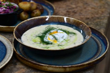 Kremalı ve yumurtalı çorba.