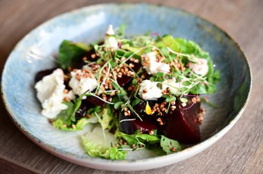 Sağlıklı salata bir kase