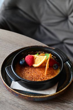 Çikolatalı ve naneli tatlı.