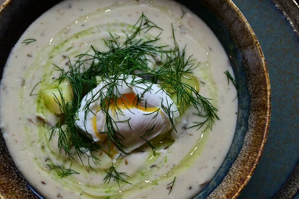 Dereotu ve sarımsaklı krema çorbası