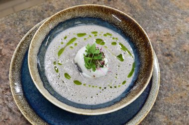 krem yeşil bezelye çorbası