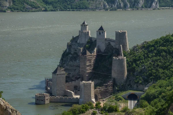 Golubac Twierdza Zamek Zbudowany Wieku Nad Brzegiem Dunaju Serbii — Zdjęcie stockowe