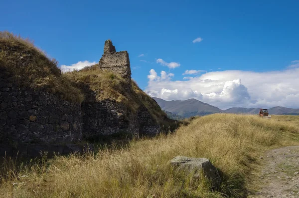 Stepanavan, Ermenistan yakınındaki Lori Berd Ermeni ortaçağ kalesi kalıntıları Panoraması