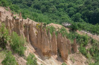 Güney Sırbistan'daki kaya oluşumu Djavolja Varos (Devil's town) manzara.