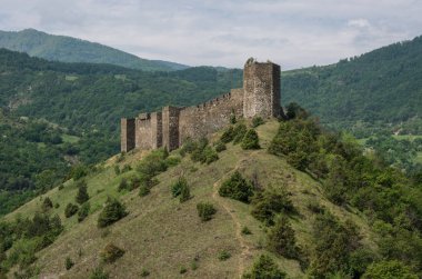 Ortaçağ Kalesi Maglic üzerinde dağ cliff, Sırbistan