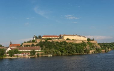Petrovaradin kale Tuna Nehri üzerinde. Novi Sad, Sırbistan