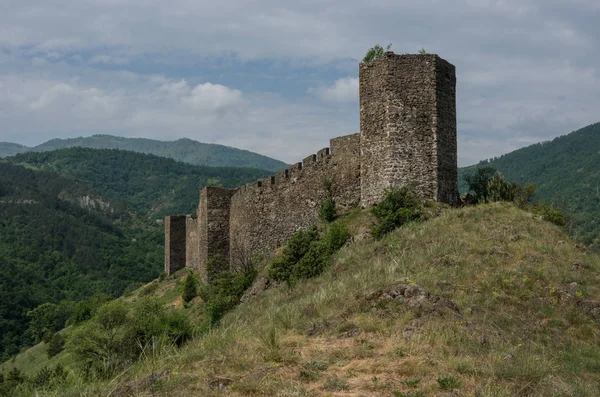 Fortezza Medievale Maglic Sulla Scogliera Della Montagna Serbia — Foto Stock